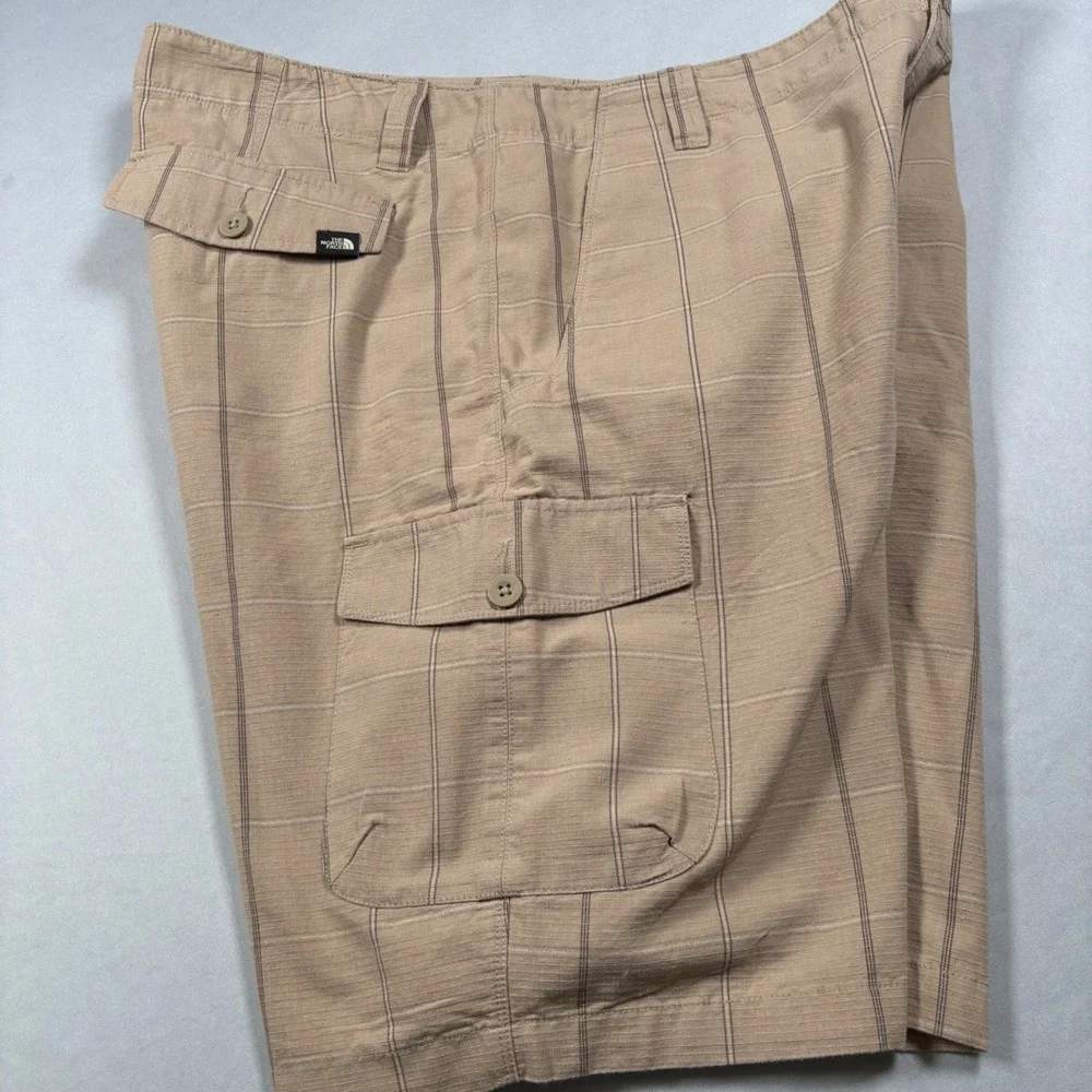 The North Face Cargo Shorts Mens 40 Tan Plaid AXEY Cotton‎ Blend Outdoor Hiking